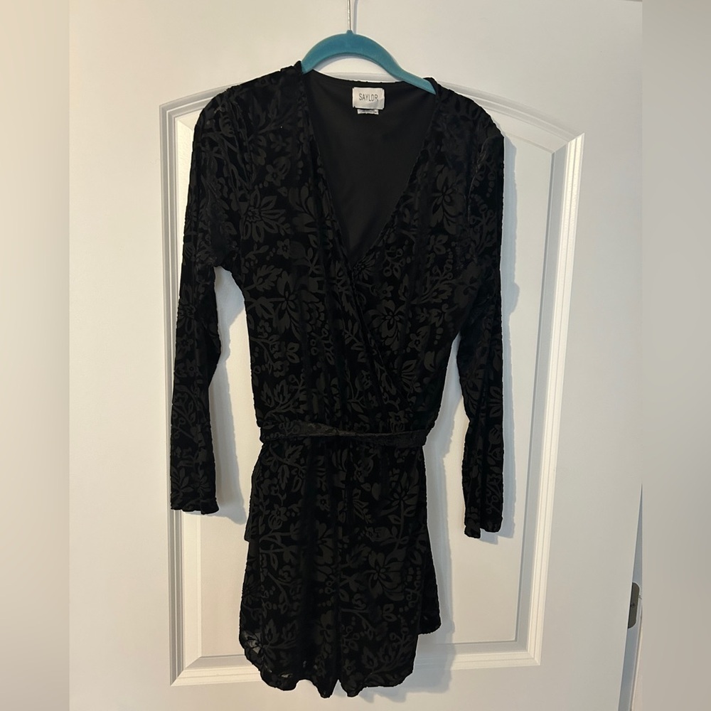 Saylor size large Elegant patterned Black Lace Romper